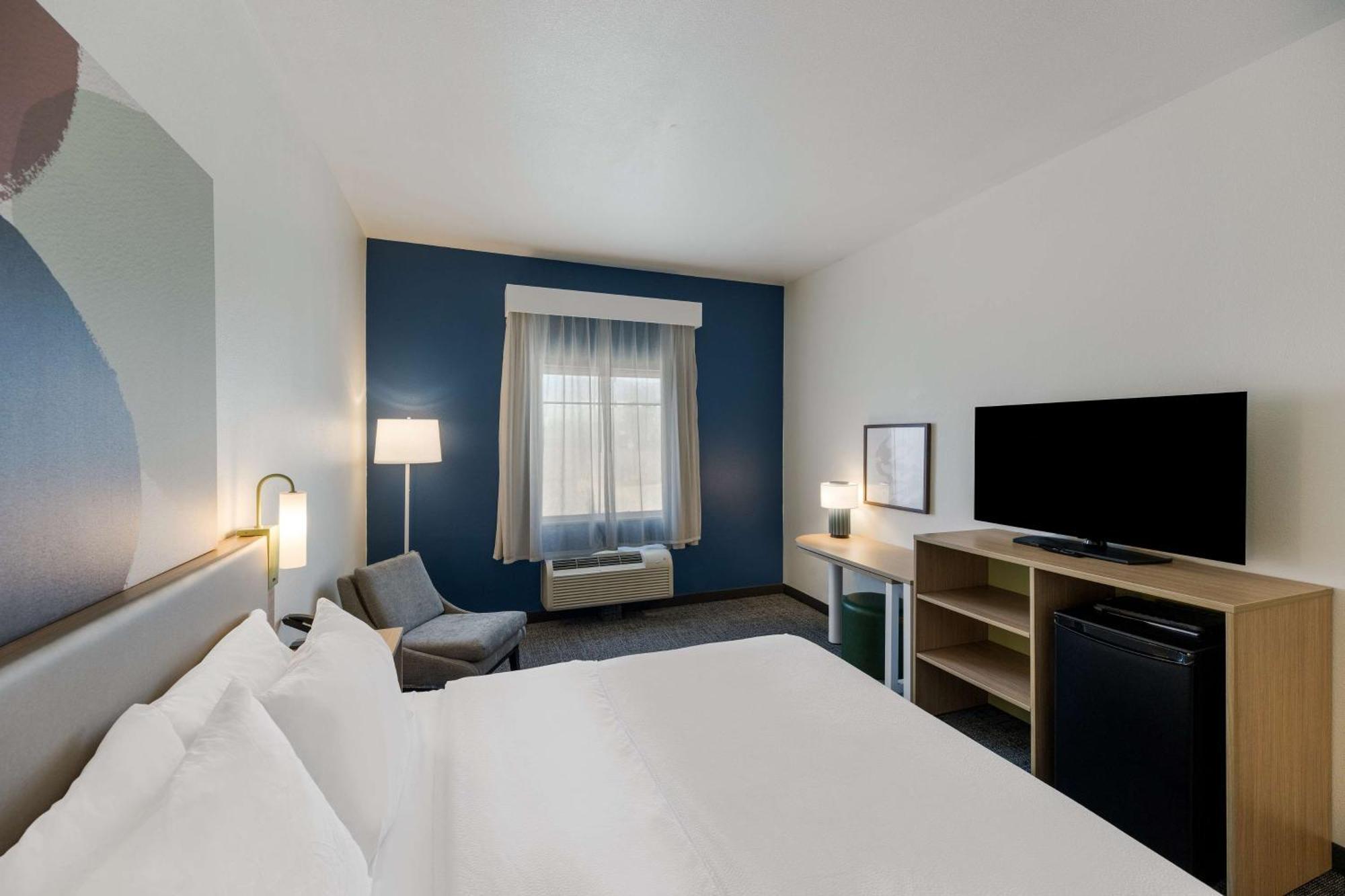Spark By Hilton Midland South Екстериор снимка