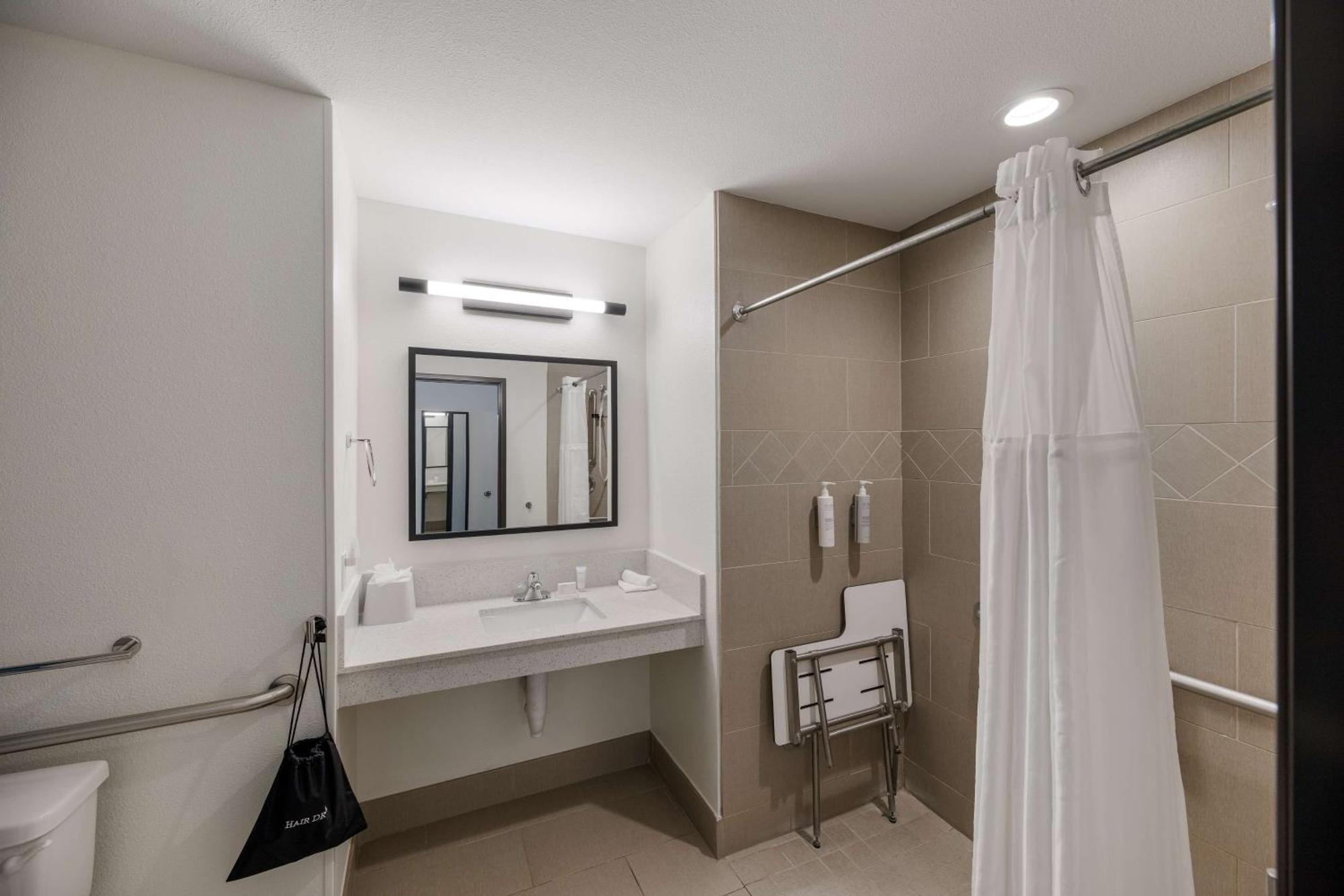 Spark By Hilton Midland South Екстериор снимка