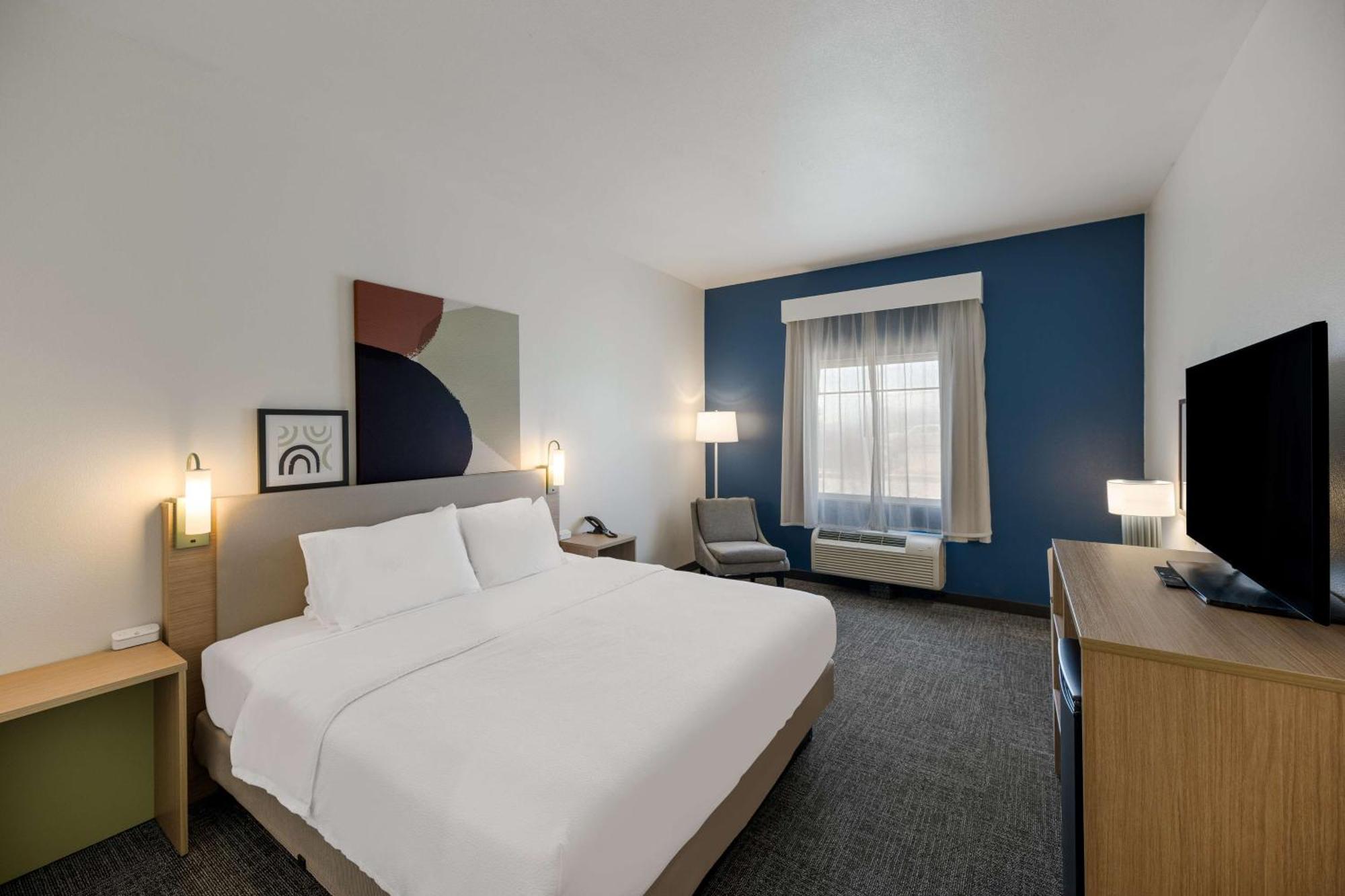 Spark By Hilton Midland South Екстериор снимка