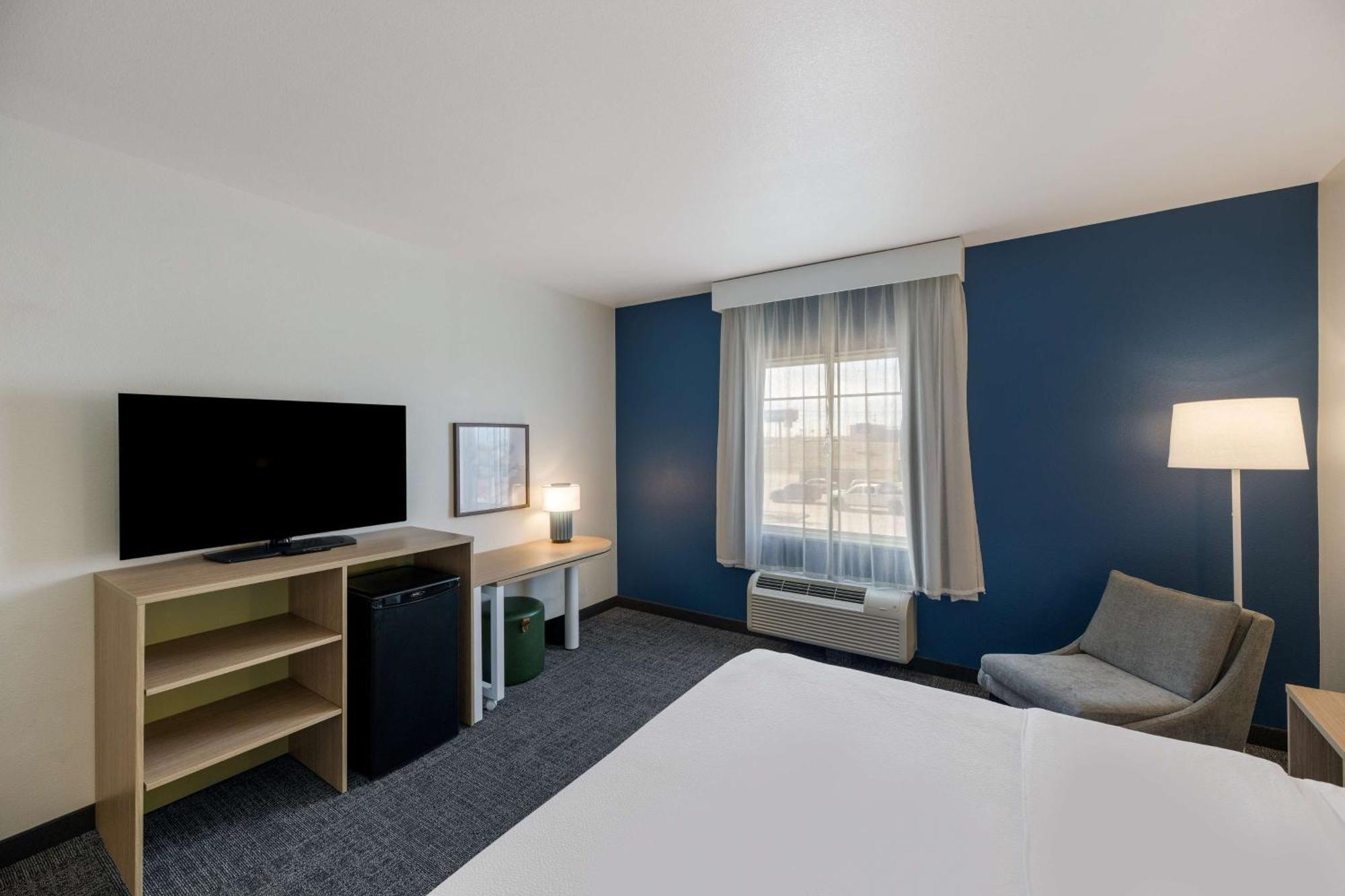 Spark By Hilton Midland South Екстериор снимка