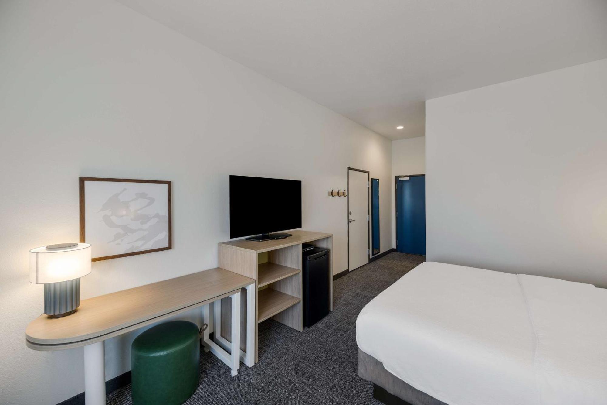 Spark By Hilton Midland South Екстериор снимка