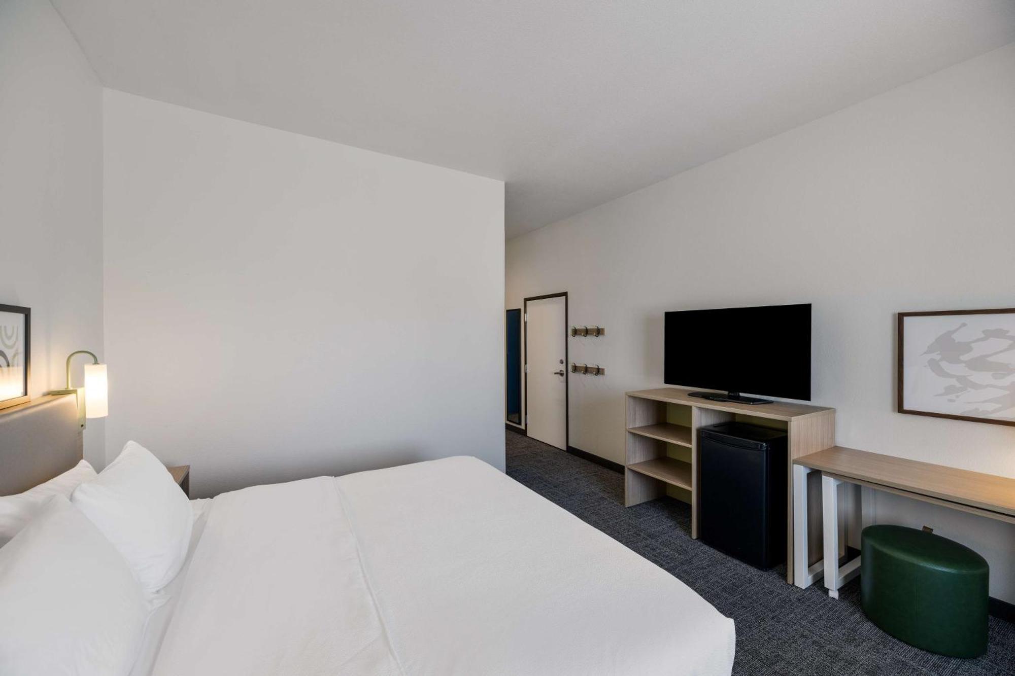 Spark By Hilton Midland South Екстериор снимка