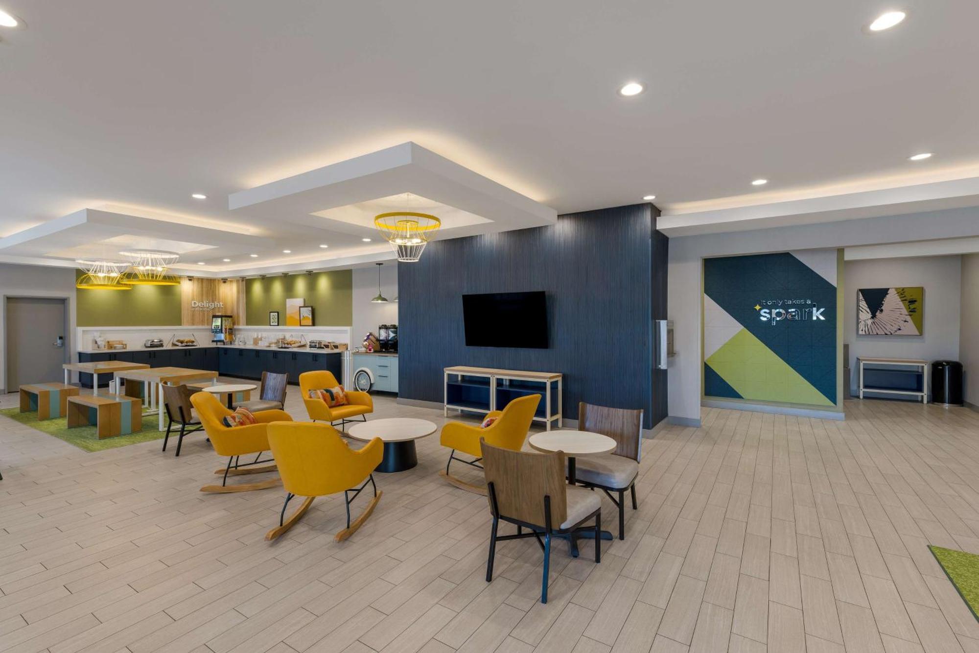 Spark By Hilton Midland South Екстериор снимка