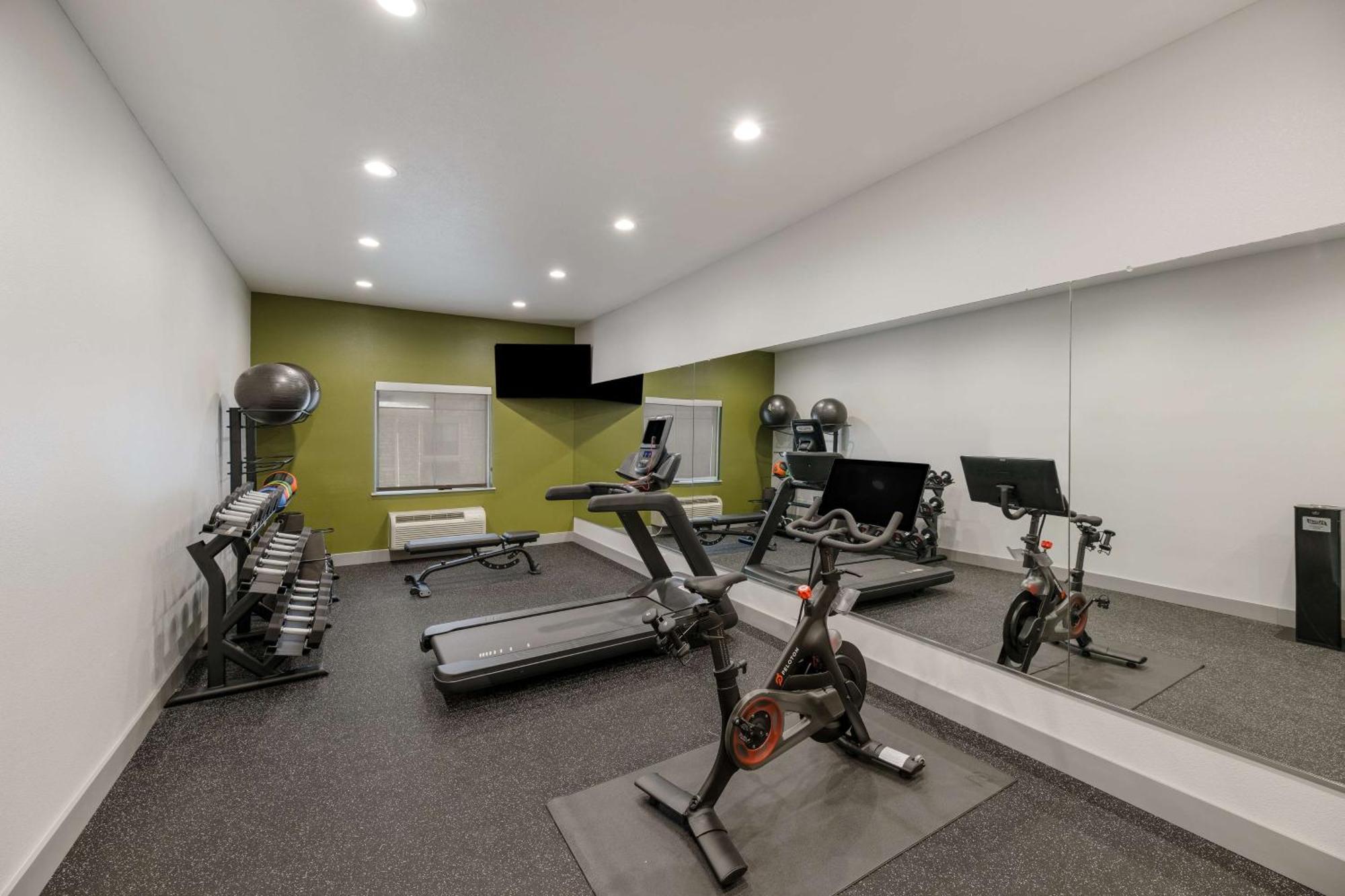 Spark By Hilton Midland South Екстериор снимка