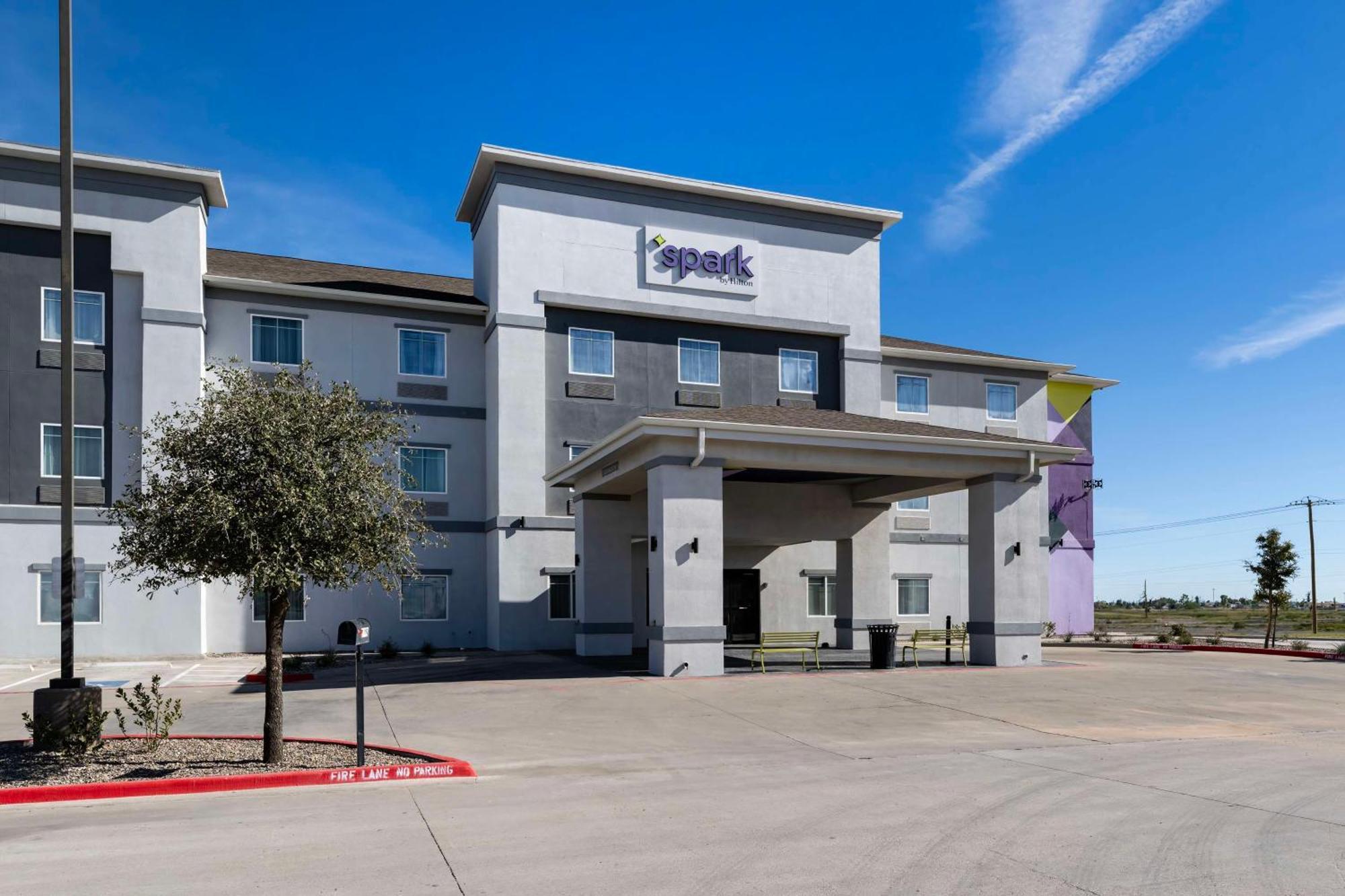 Spark By Hilton Midland South Екстериор снимка