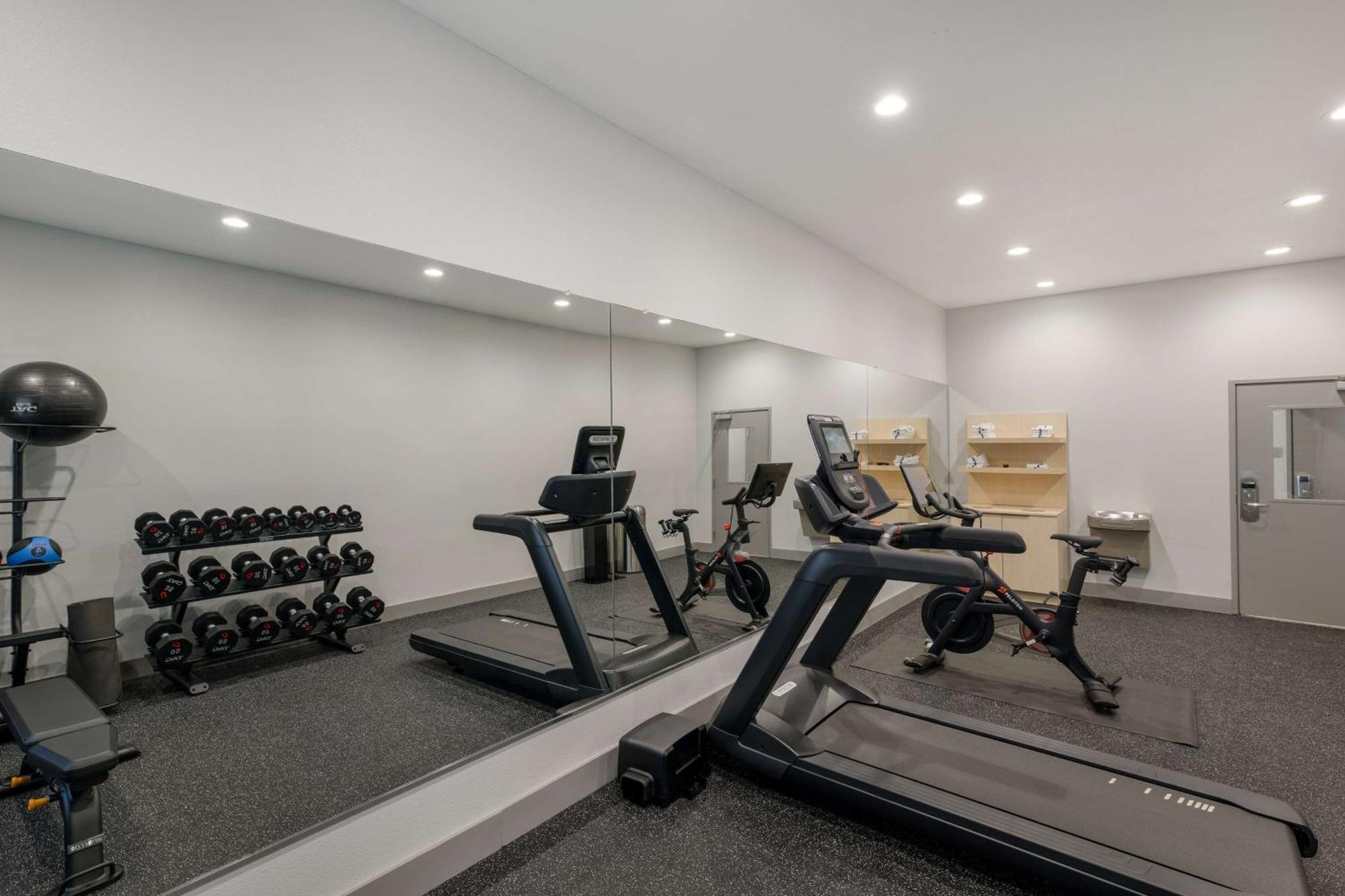 Spark By Hilton Midland South Екстериор снимка